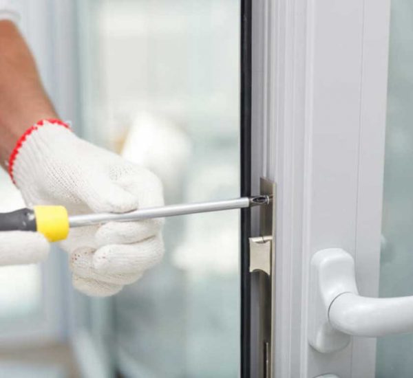 Offer-best-commercial-locksmith-services-in-Glendale