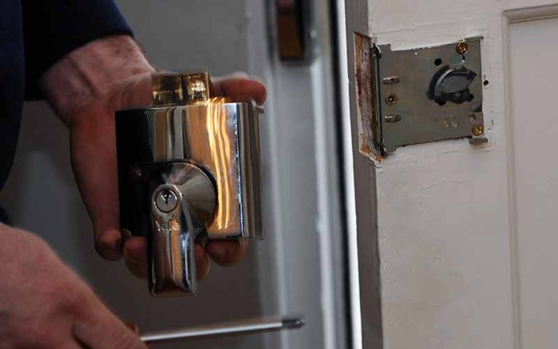 call-in-the-lock-and-door-repair